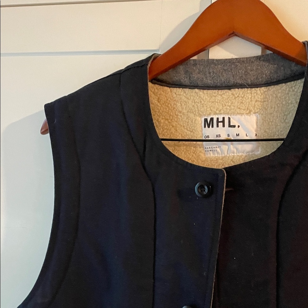 Women's navy /fleece lined Vest